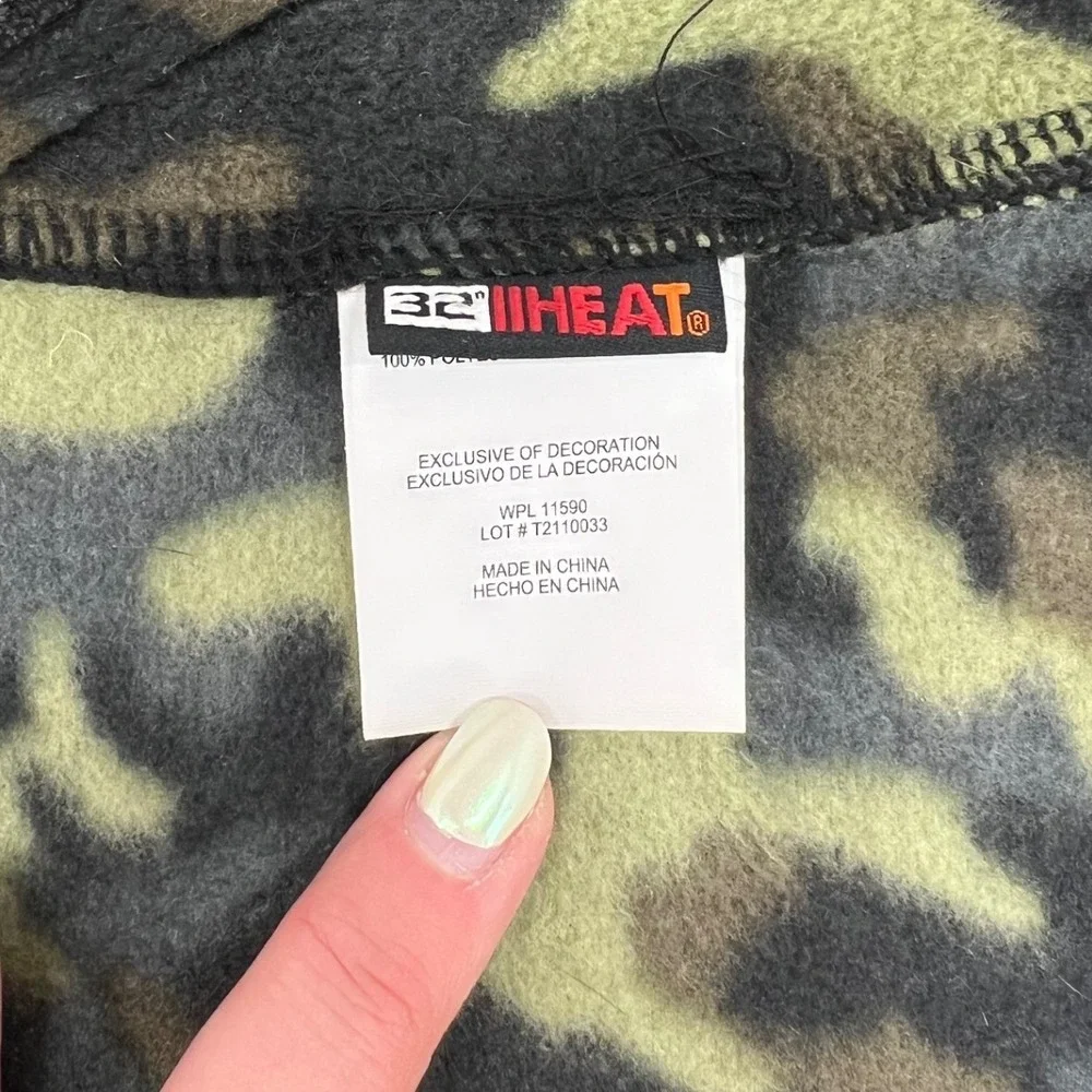 32 Degrees Heat Fleece Dog Vest Medium Green Camo Excellent Leash Hole Hook Loop
